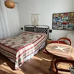 Cosy Corner Cassis