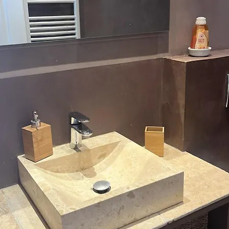 Cosy Corner * Cassis