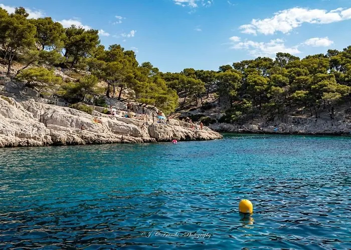 Cosy Corner Cassis