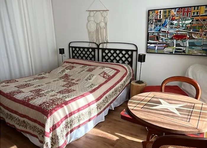 Cosy Corner Cassis